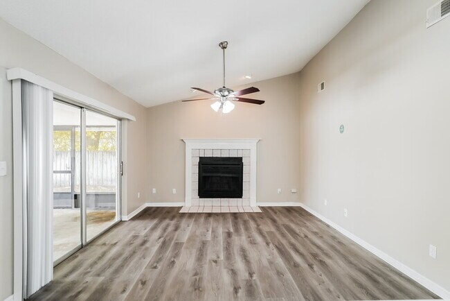1352 Foxboro Dr