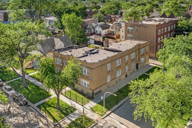 Photo - 5800 W Iowa St 908-10 N Menard Chicago, IL 60651