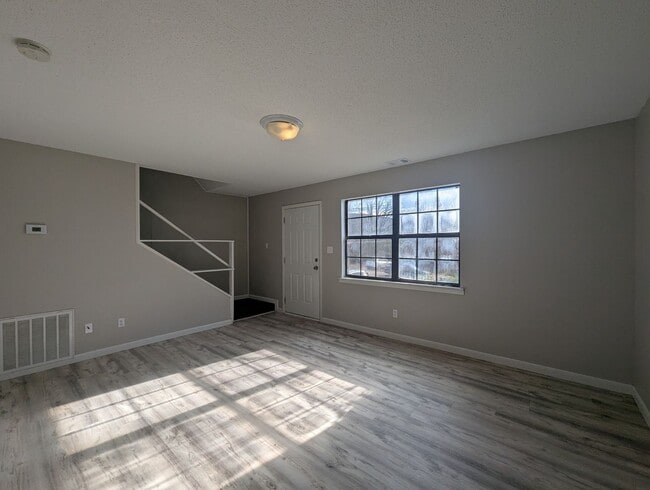 Photo - 2 Bed/ 1.5 Bath Townhouse - 6 Month Lease Available!