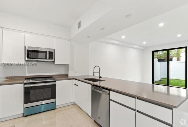 Building Photo - 4130 N Oak Pl Rental
