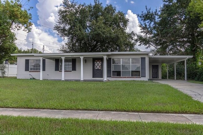 Building Photo - 3 bedroom/ 2 bath with carport Rental