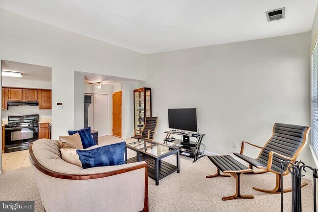 Photo - 302 Trinity Ct Unit 11