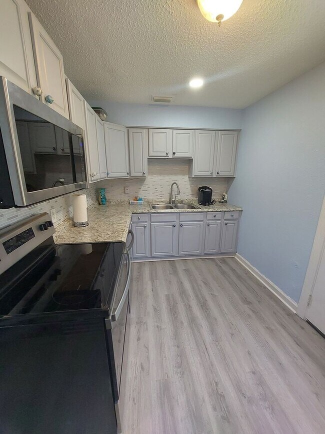 Photo - Charming  Renovated 3 Bed Home with Spacious Yard in Pinellas Park!