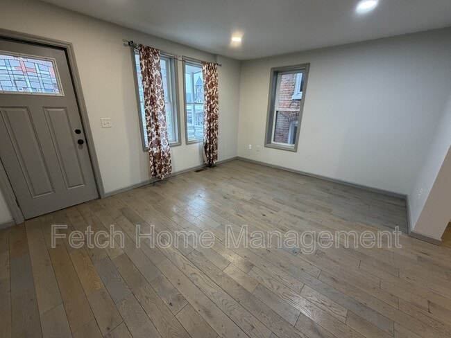 Photo - 34 N Lee St