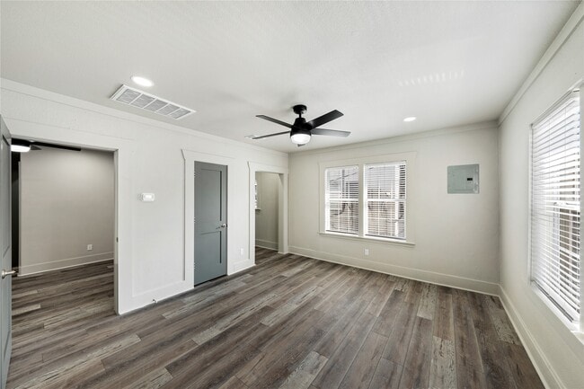 Building Photo - 211 N Milby St Unit 4