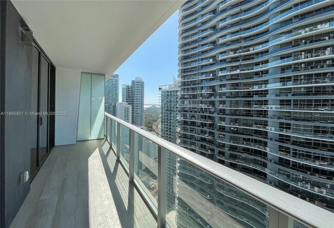 Building Photo - 1010 Brickell Ave Unit 3908