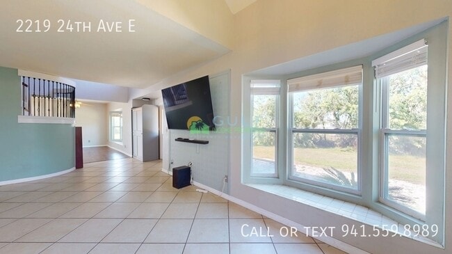 Photo - 2219 24th Ave E