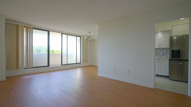 Photo - 301-301 Prudential Dr
