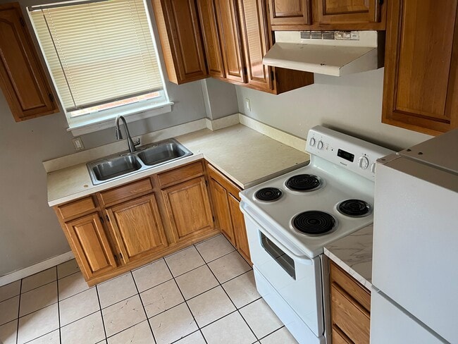Building Photo - 853 McDuff Ave S Unit 853 Mcduff Ave S  1