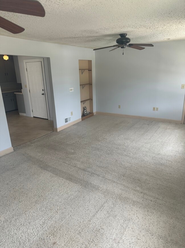 543 Blackhawk Blvd Unit 3-bed