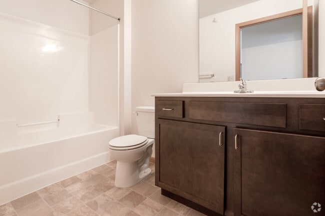 2BR, 2BA - 1054 SF