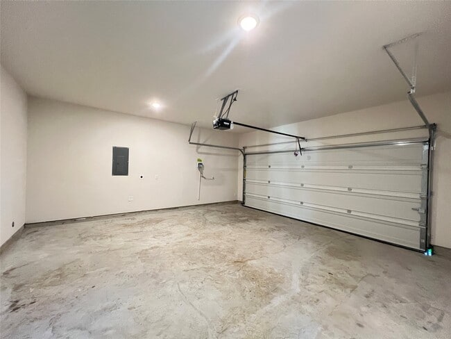 Building Photo - 7238 Clearwater Cv Dr