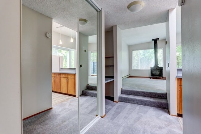 Building Photo - Say YES to this address! Lair Hill offers ... Rental