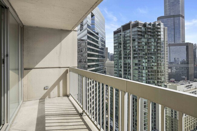 Photo - 590 N State St