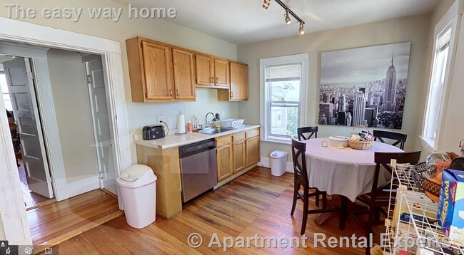 Building Photo - 101 Heath St Unit #3