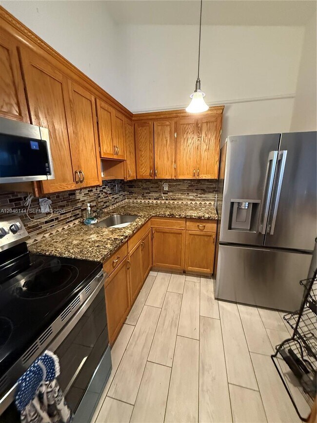 468 NE 206th Ln Unidad 203