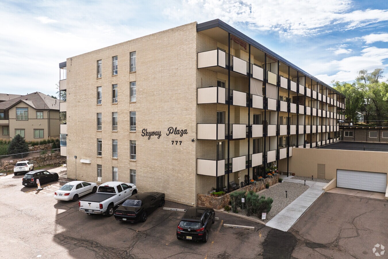 Skyway Plaza - Skyway Plaza