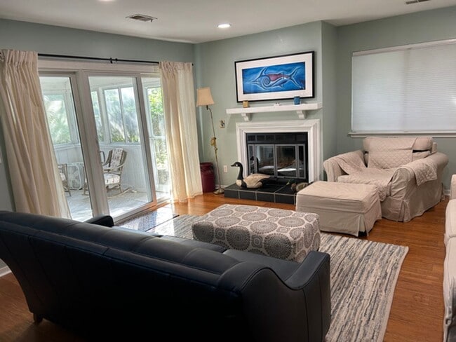 Photo - Available 8/1. Beautiful FURNISHED End-Unit Townhome in Central Mt Pleasant!