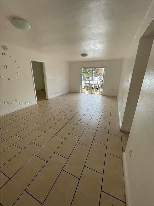 Building Photo - 4721 NW 7th St Unit 101-12