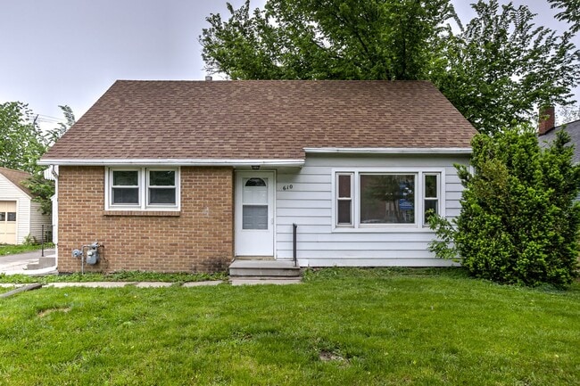 Building Photo - 4 Bedroom Home Coming Soon
