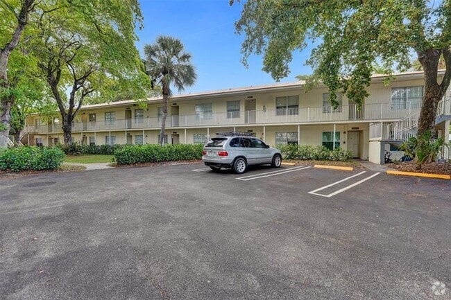 Building Photo - 2518 Riverside Dr Unit 2518 Rental