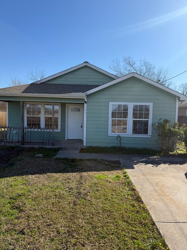 Photo - 2907 Dalton St