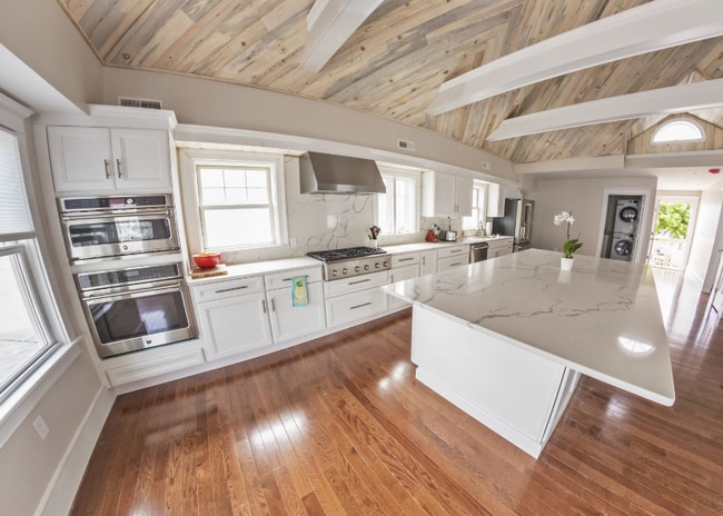 Photo - 5 L St