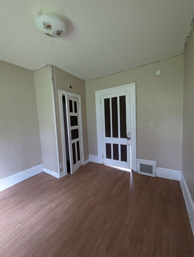 Photo - 210 S Doxtator St Unit Apt 1