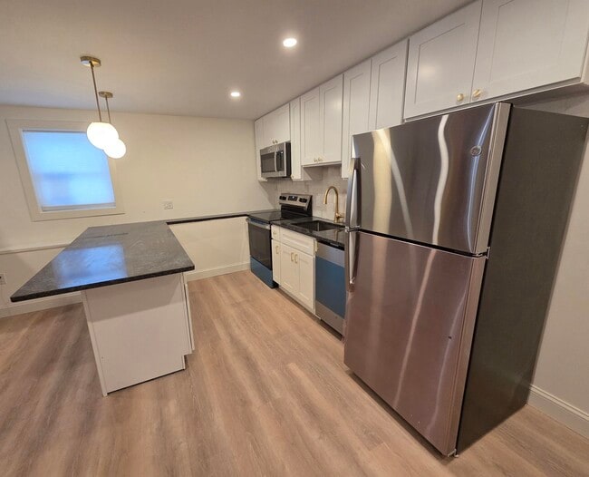 Los electrodomésticos todavía están envueltos - 24 Winter St Unidad 24C