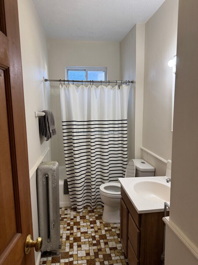 Photo - 366 Crescent St Unit 2