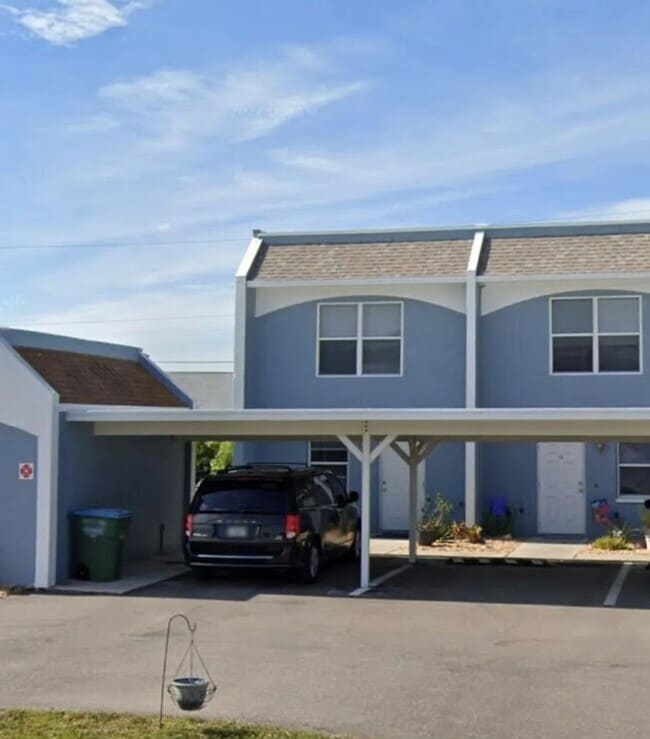 Building Photo - 4424 SW 8th Pl