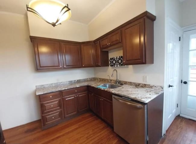 Photo - 1085 Highland Ave