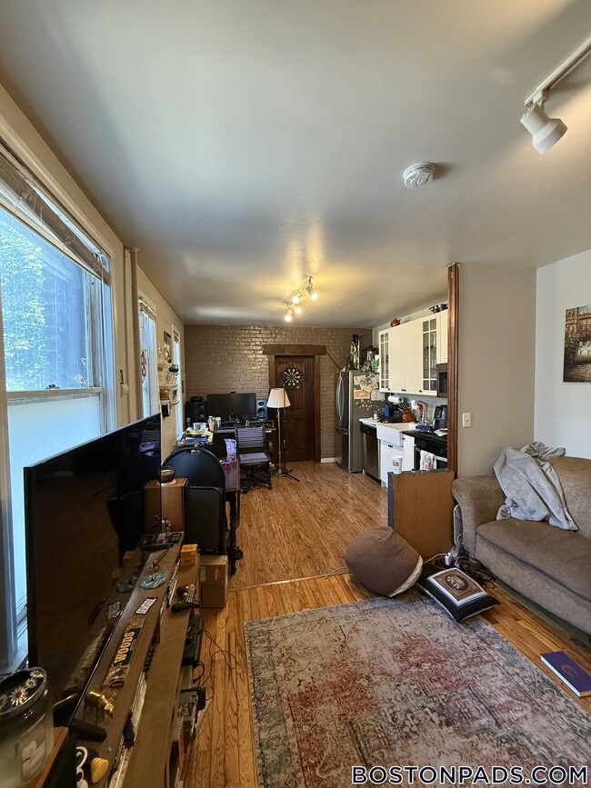 Building Photo - 47 Park Vale Ave Rental