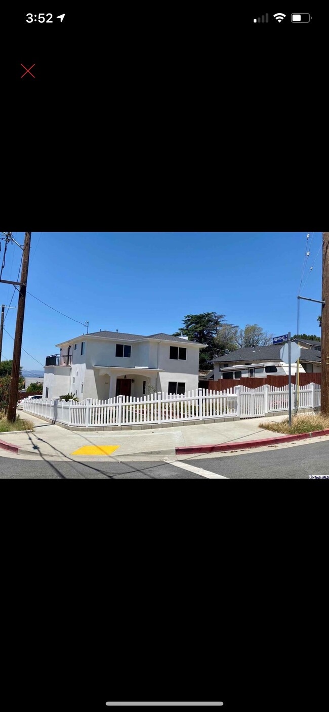 Building Photo - 10303 Pinyon Ave