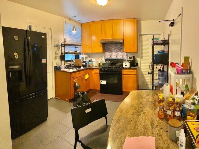 Photo - 254 W 31st St