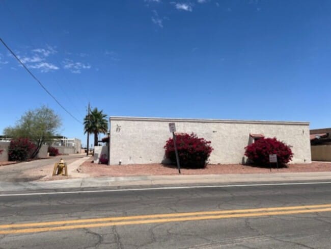 Building Photo - 2 bedroom 1 bath newly remodeled