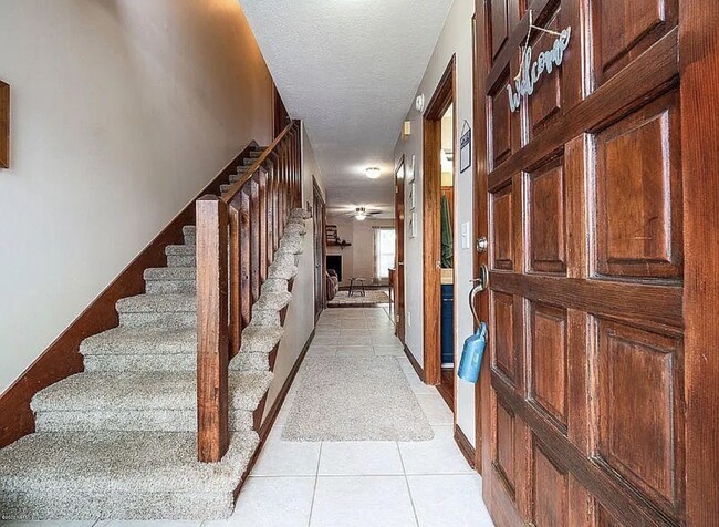 Building Photo - 8079 Village Gate Ct