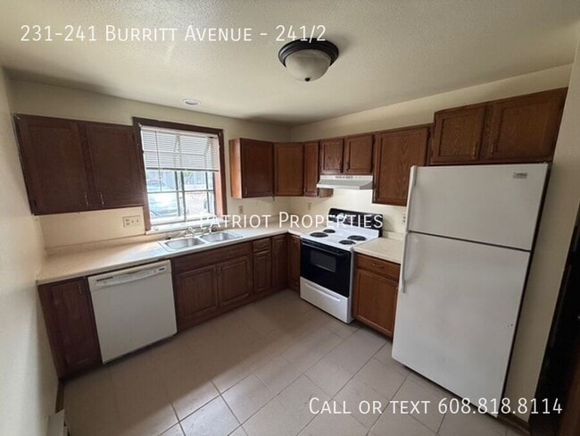Building Photo - 231-241 Burritt Avenue-241/2 Unit 241/2 Rental