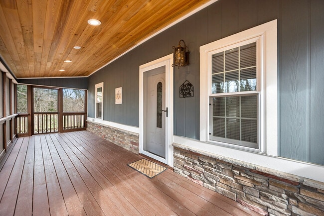 Building Photo - 89 Silas King St