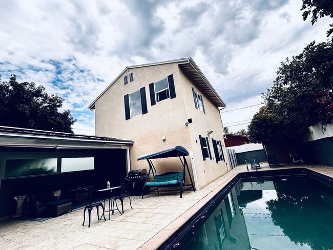 Photo - 13859 Valerio St