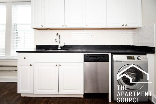 Photo - 3820 N Greenview Ave Unit 3W