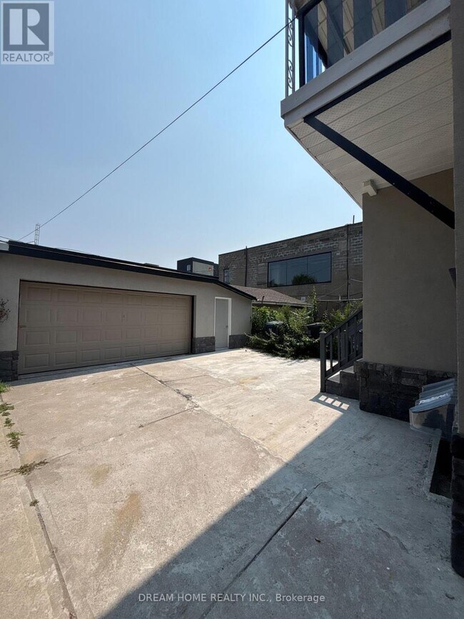 Photo - 9 Rusholme Dr