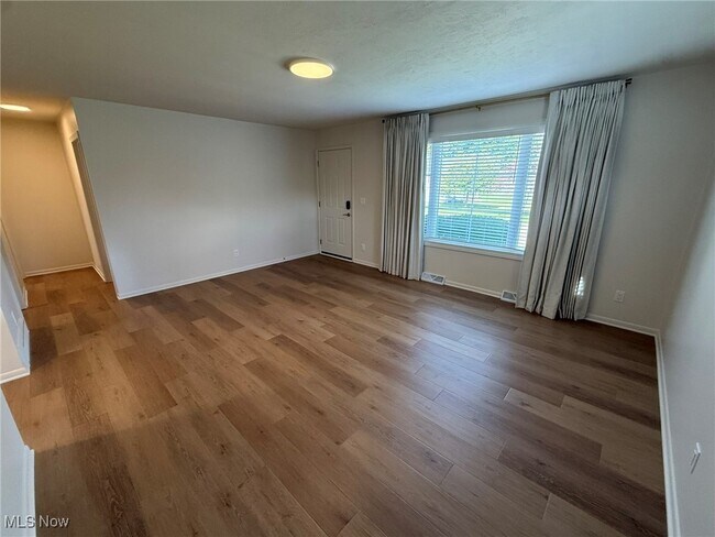 Photo - 312 Minnich Ave NE