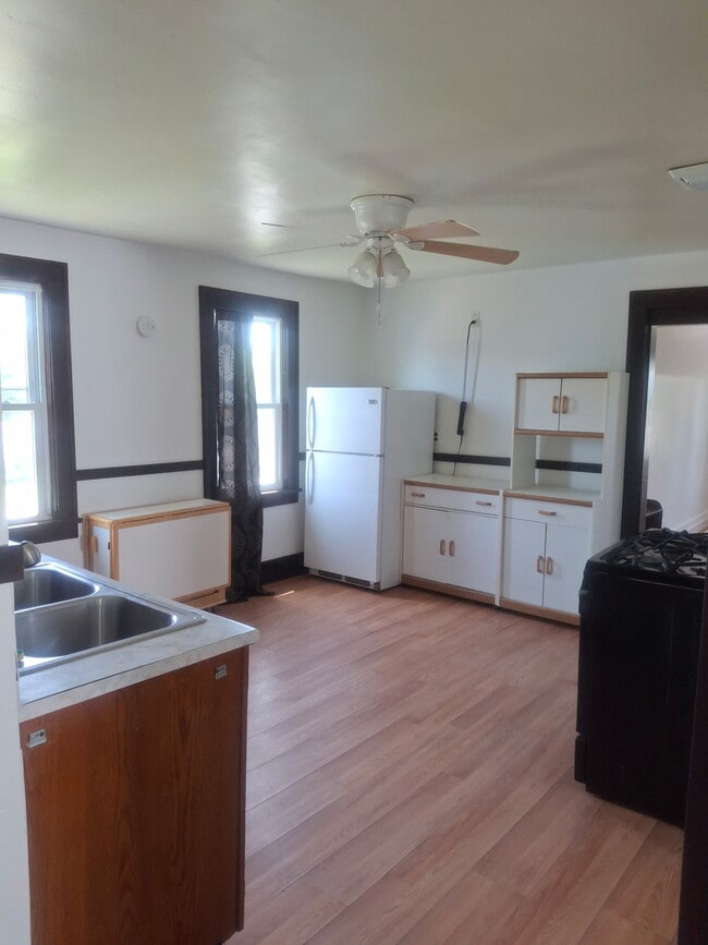 Building Photo - 54 Crane St Unit 54 crane street