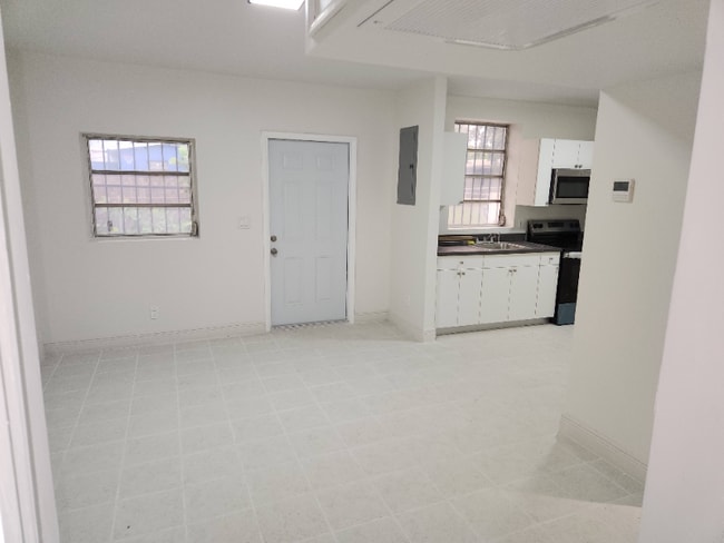 2239 Charleston St Unidad C