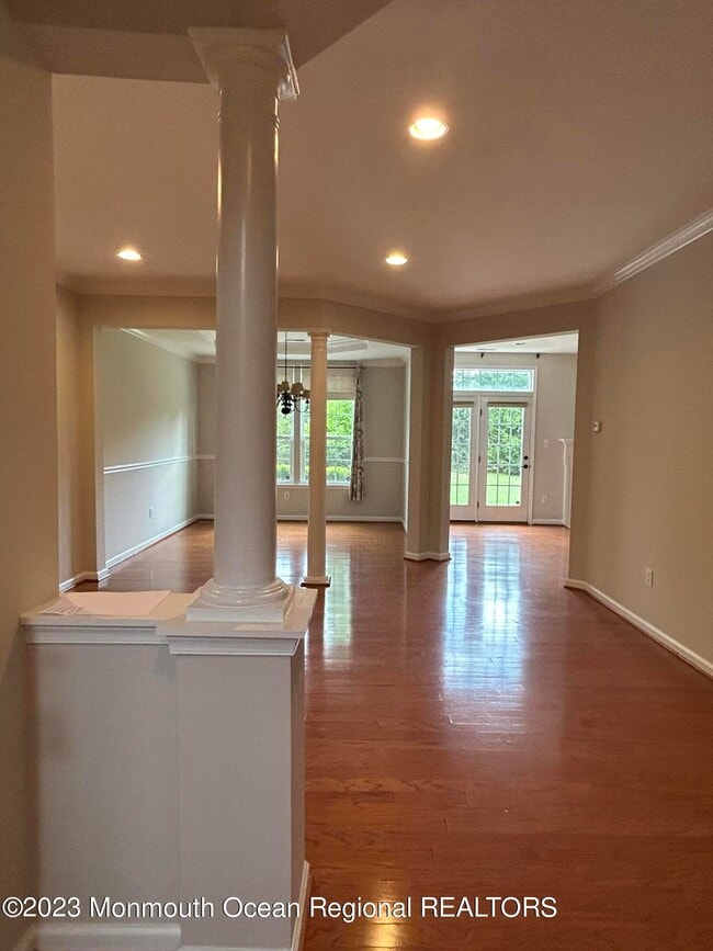 Photo - 31 Oak Leaf Ln