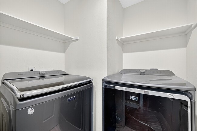 Building Photo - 2219 Mountshire Dr