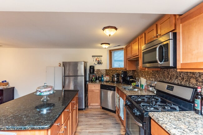Photo - 1535 W Leland Ave