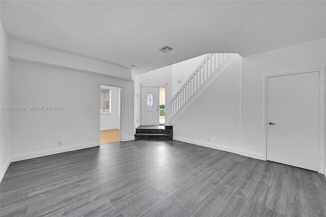 11201 Lakeview Dr