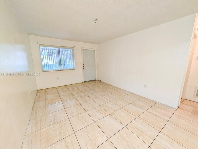 Photo - 6040 SW 26th St Unidad 2